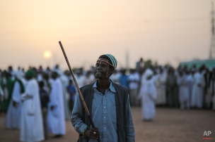 Adherents of the Qadiriyah sufi order attend a weekly gathering at the tomb of Sheikh Hamed Al Nil, a 19th century Sufi leader, where they dance and chant religious hymns until nightfall, in Omdurman, Sudan, April 10, 2015. (AP Photo/Mosa'ab Elshamy)